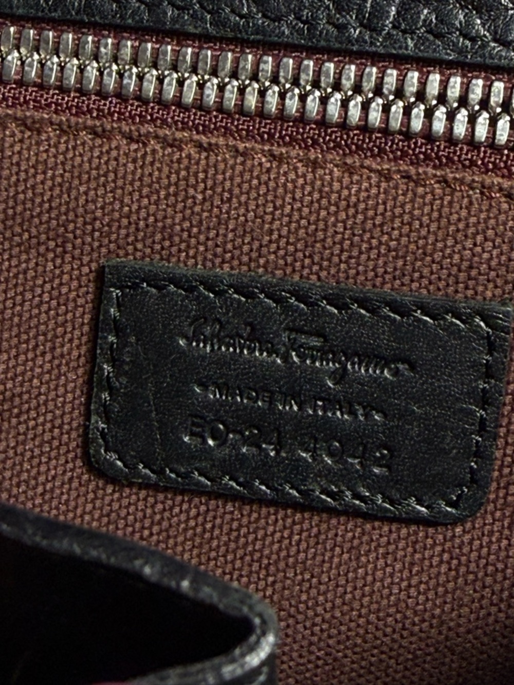 Salvatore‎ Ferragamo clutch bag black pebbled leather vintage foldover pouch - Picture 8 of 11